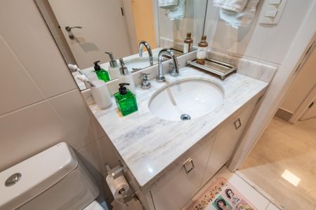 Apartamento à venda com 72m², 2 quartos e 2 vagas Apartamento à venda com 72m², 2 quartos e 2 vagasBanheiro