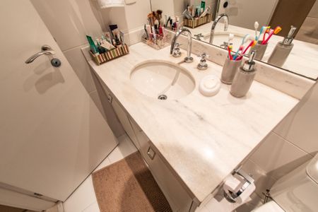 Apartamento à venda com 72m², 2 quartos e 2 vagas Apartamento à venda com 72m², 2 quartos e 2 vagasBanheiro da suíte