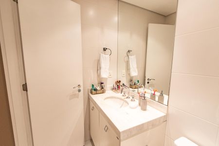 Apartamento à venda com 72m², 2 quartos e 2 vagas Apartamento à venda com 72m², 2 quartos e 2 vagasBanheiro da suíte