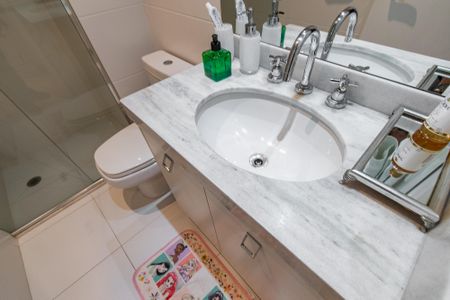 Apartamento à venda com 72m², 2 quartos e 2 vagas Apartamento à venda com 72m², 2 quartos e 2 vagasBanheiro