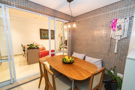 Apartamento à venda com 72m², 2 quartos e 2 vagas Apartamento à venda com 72m², 2 quartos e 2 vagasVaranda