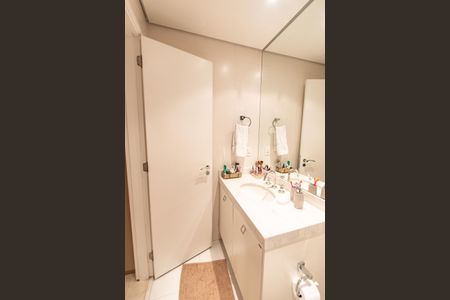 Apartamento à venda com 72m², 2 quartos e 2 vagas Apartamento à venda com 72m², 2 quartos e 2 vagasBanheiro da suíte