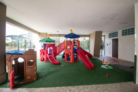 Apartamento para alugar com 100m², 3 quartos e 2 vagasÁrea comum - Playground