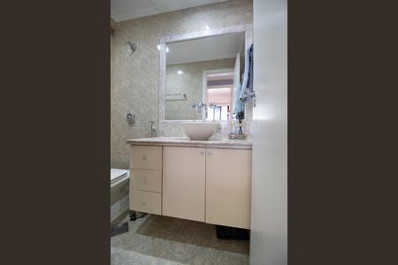 Apartamento para alugar com 100m², 3 quartos e 2 vagasBanheiro social