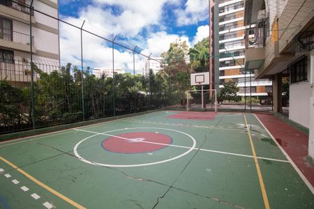 Apartamento para alugar com 100m², 3 quartos e 2 vagasÁrea comum - quadra esportiva