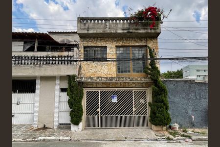 Casa à venda com 400m², 2 quartos e 1 vaga Casa à venda com 400m², 2 quartos e 1 vagaFachada + Placa