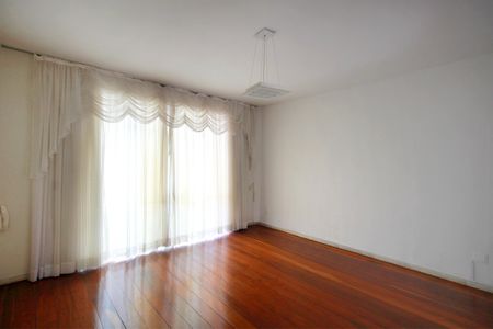 Apartamento à venda com 241m², 5 quartos e 4 vagasSala