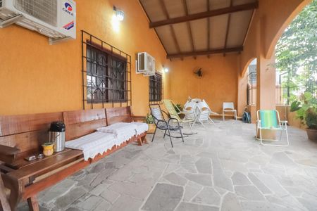 Casa à venda com 120m², 3 quartos e 2 vagas Casa à venda com 120m², 3 quartos e 2 vagasVaranda