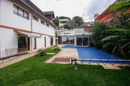Casa à venda com 800m², 3 quartos e 6 vagasQuintal