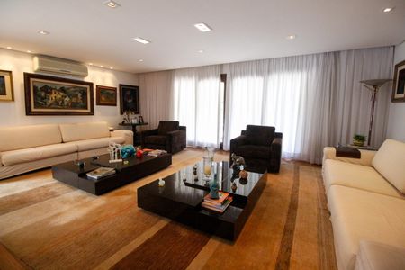 Casa à venda com 800m², 3 quartos e 6 vagasSala