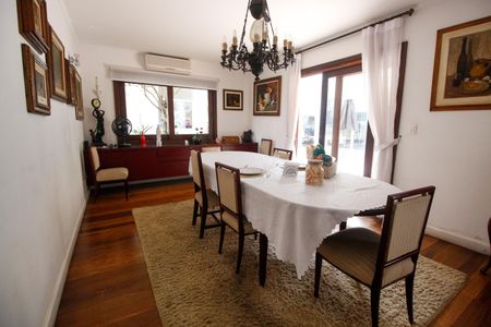 Casa à venda com 800m², 3 quartos e 6 vagasSala