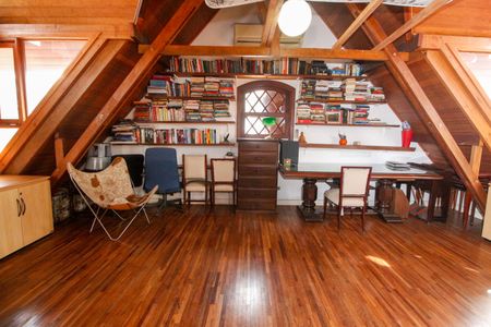 Casa à venda com 800m², 3 quartos e 6 vagasSótão