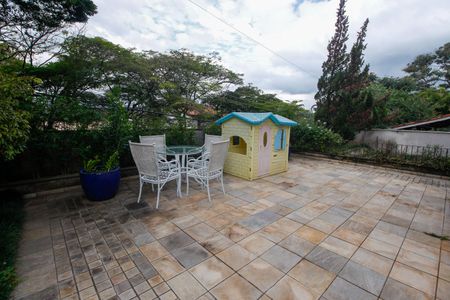 Casa à venda com 800m², 3 quartos e 6 vagasQuintal