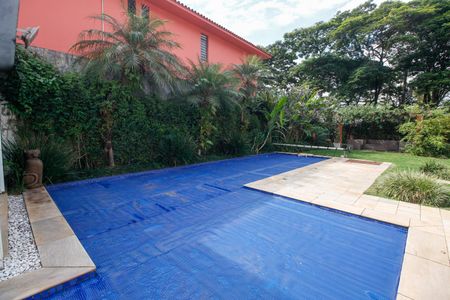 Casa à venda com 800m², 3 quartos e 6 vagasÁrea comum - Piscina