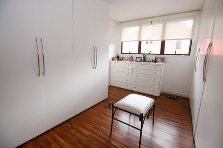 Casa à venda com 800m², 3 quartos e 6 vagasCloset da suíte 1