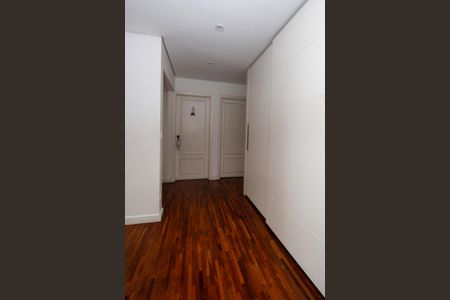 Casa à venda com 800m², 3 quartos e 6 vagasCorredor