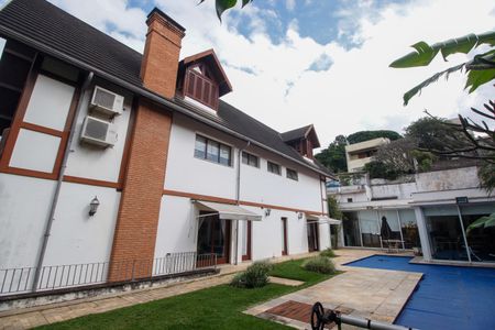 Casa à venda com 800m², 3 quartos e 6 vagasQuintal