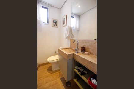 Casa à venda com 800m², 3 quartos e 6 vagasLavabo 1