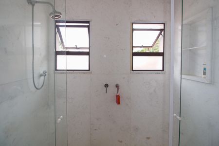 Casa à venda com 800m², 3 quartos e 6 vagasBanheiro da Suíte 2