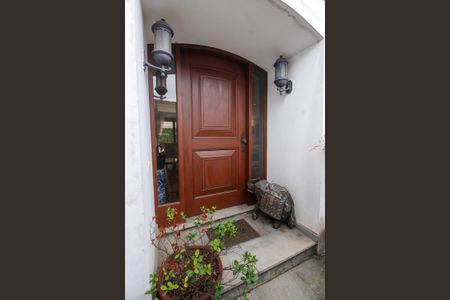 Casa à venda com 800m², 3 quartos e 6 vagasEntrada