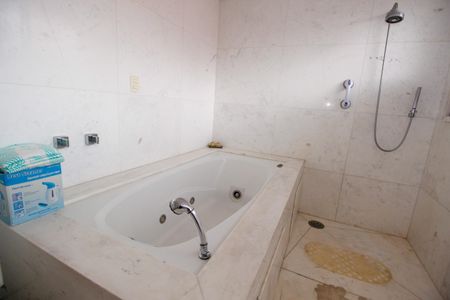 Casa à venda com 800m², 3 quartos e 6 vagasBanheiro 1