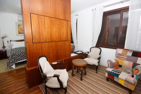 Casa à venda com 800m², 3 quartos e 6 vagasSuíte 1