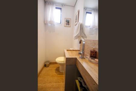 Casa à venda com 800m², 3 quartos e 6 vagasLavabo 1