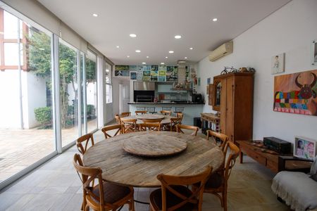 Casa à venda com 800m², 3 quartos e 6 vagasÁrea comum