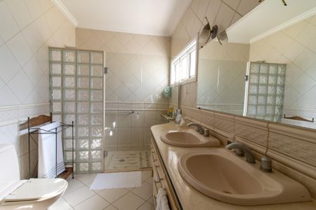 Casa de condomínio para alugar com 400m², 3 quartos e 4 vagas Casa de condomínio para alugar com 400m², 3 quartos e 4 vagasBanheiro Suíte