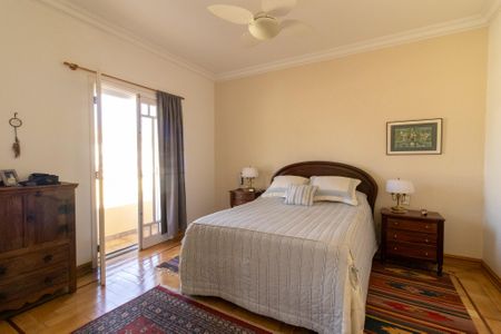 Casa de condomínio para alugar com 400m², 3 quartos e 4 vagas Casa de condomínio para alugar com 400m², 3 quartos e 4 vagasSuíte