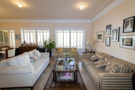 Casa de condomínio para alugar com 400m², 3 quartos e 4 vagas Casa de condomínio para alugar com 400m², 3 quartos e 4 vagasSala