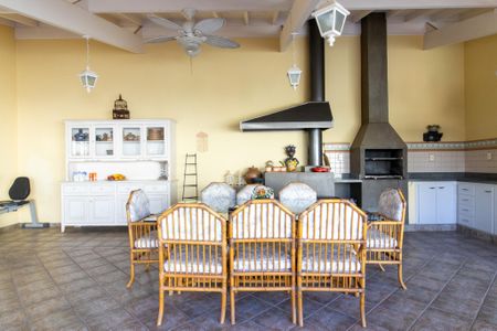 Casa de condomínio para alugar com 400m², 3 quartos e 4 vagas Casa de condomínio para alugar com 400m², 3 quartos e 4 vagasÁrea comum