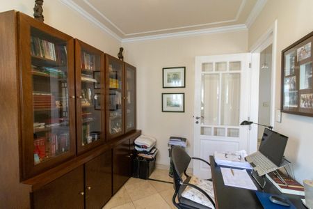 Casa de condomínio para alugar com 400m², 3 quartos e 4 vagas Casa de condomínio para alugar com 400m², 3 quartos e 4 vagasEscritório