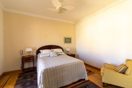 Casa de condomínio para alugar com 400m², 3 quartos e 4 vagas Casa de condomínio para alugar com 400m², 3 quartos e 4 vagasSuíte