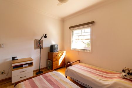 Casa de condomínio para alugar com 400m², 3 quartos e 4 vagas Casa de condomínio para alugar com 400m², 3 quartos e 4 vagasQuarto 1