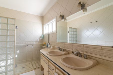 Casa de condomínio para alugar com 400m², 3 quartos e 4 vagas Casa de condomínio para alugar com 400m², 3 quartos e 4 vagasBanheiro Suíte