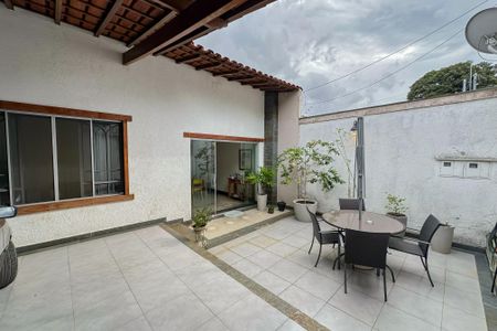 Casa à venda com 261m², 3 quartos e 2 vagasVaranda Sala