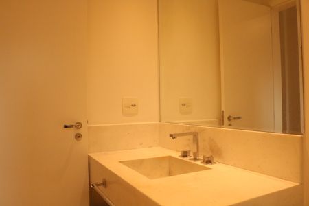 Apartamento à venda com 137m², 3 quartos e 3 vagasBanheiro da Suíte 2