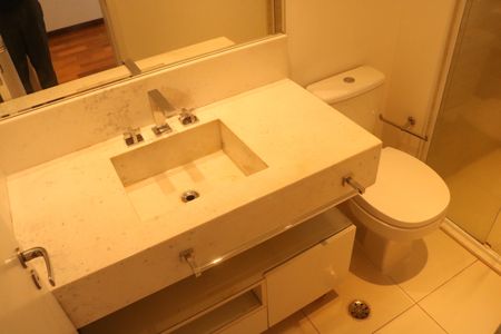 Apartamento à venda com 137m², 3 quartos e 3 vagasBanheiro da Suíte 2