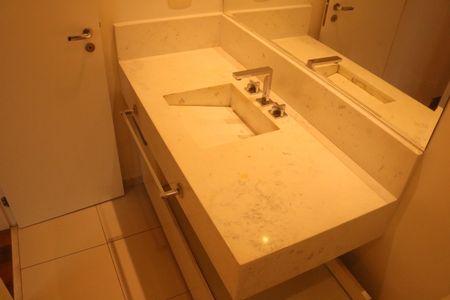 Apartamento à venda com 137m², 3 quartos e 3 vagasBanheiro da Suíte 1