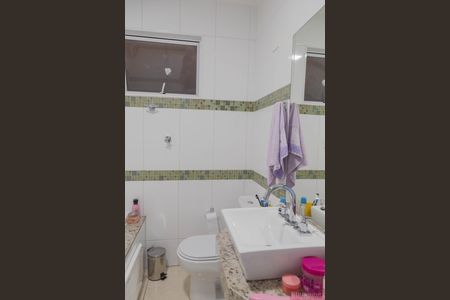 Casa à venda com 237m², 4 quartos e 8 vagasBanheiro Suíte 2 