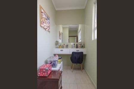 Casa à venda com 237m², 4 quartos e 8 vagasSuíte 2 