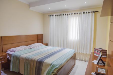 Casa à venda com 237m², 4 quartos e 8 vagasSuíte