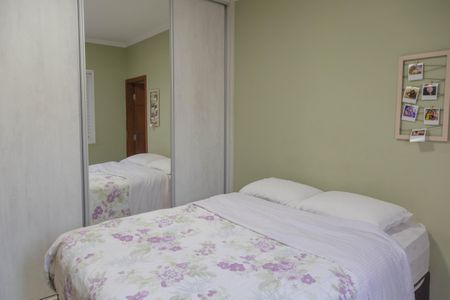 Casa à venda com 237m², 4 quartos e 8 vagasSuíte 2 