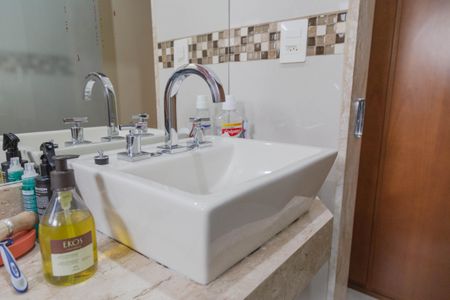 Casa à venda com 237m², 4 quartos e 8 vagasBanheiro