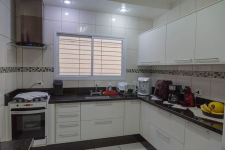 Casa à venda com 237m², 4 quartos e 8 vagasCozinha