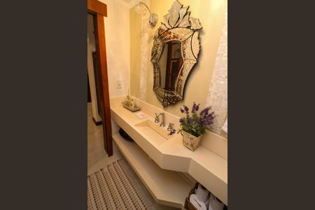 Casa à venda com 400m², 4 quartos e 3 vagas Casa à venda com 400m², 4 quartos e 3 vagasLavabo