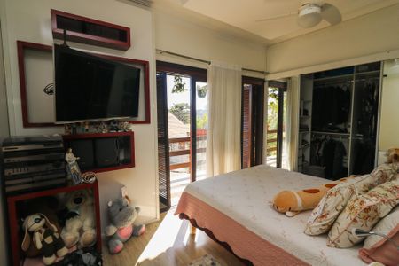 Casa à venda com 400m², 4 quartos e 3 vagas Casa à venda com 400m², 4 quartos e 3 vagasSuíte