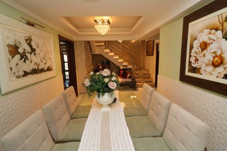 Casa à venda com 400m², 4 quartos e 3 vagas Casa à venda com 400m², 4 quartos e 3 vagasSala de Jantar