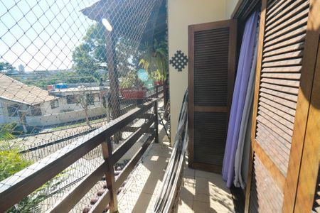 Casa à venda com 400m², 4 quartos e 3 vagas Casa à venda com 400m², 4 quartos e 3 vagasSacada do Quarto 1